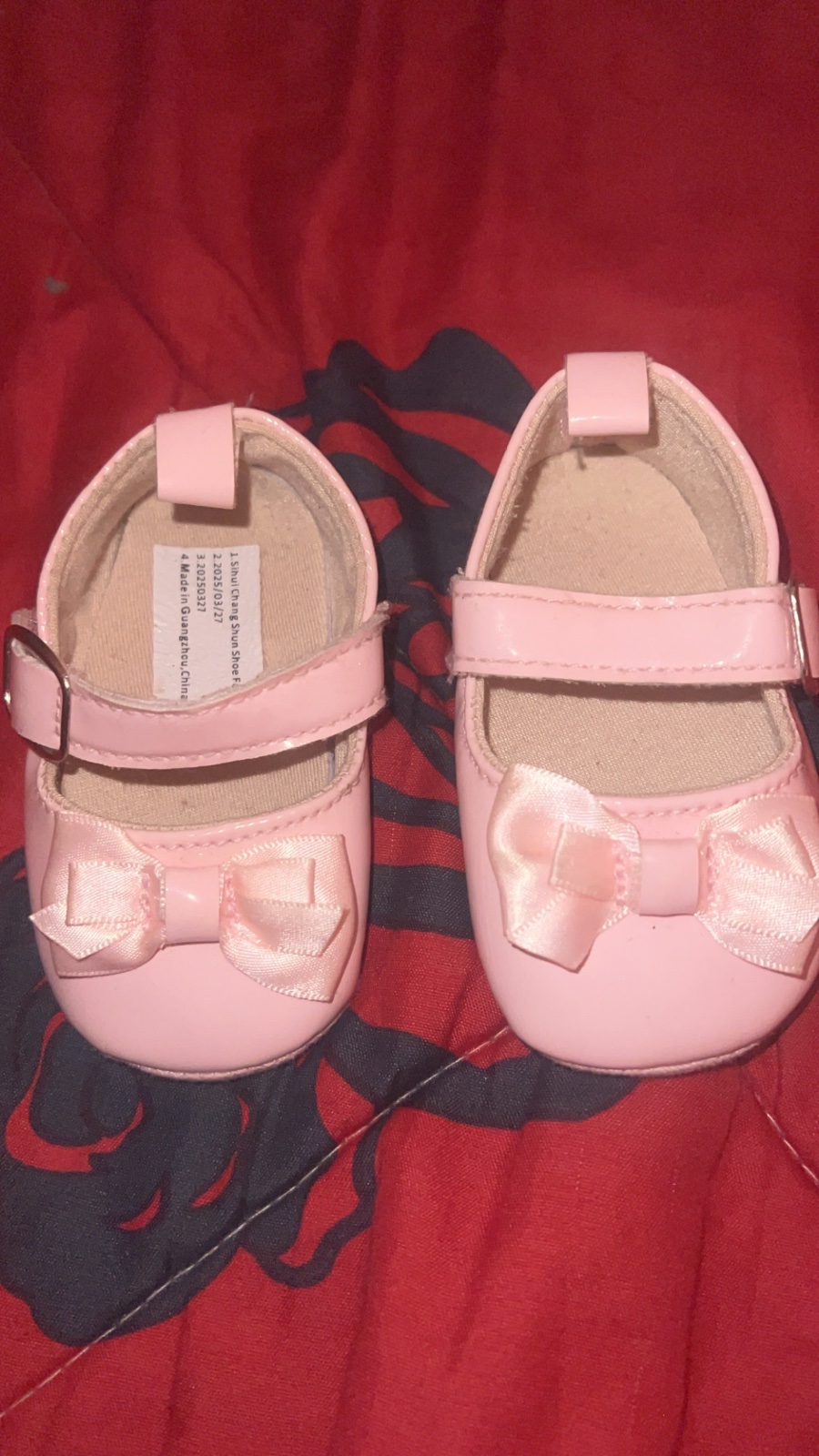 Jolies chaussures pour fille.