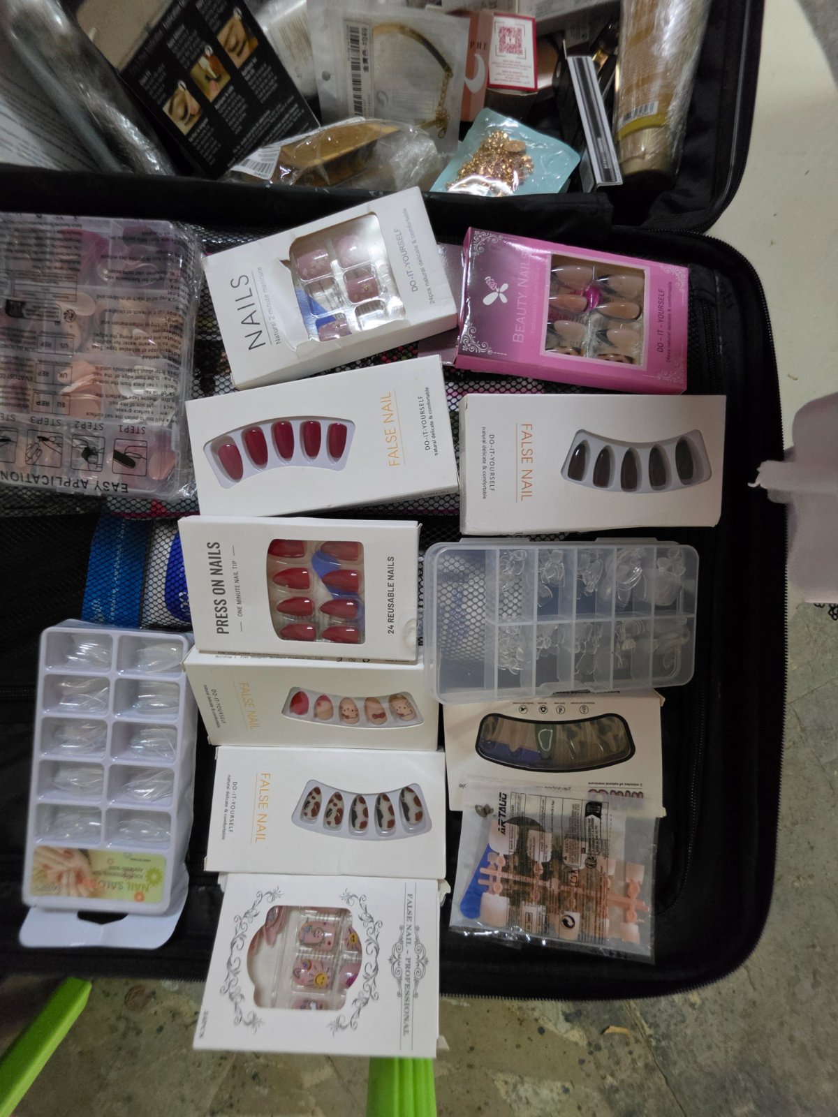 Faux ongles pieds et mains 