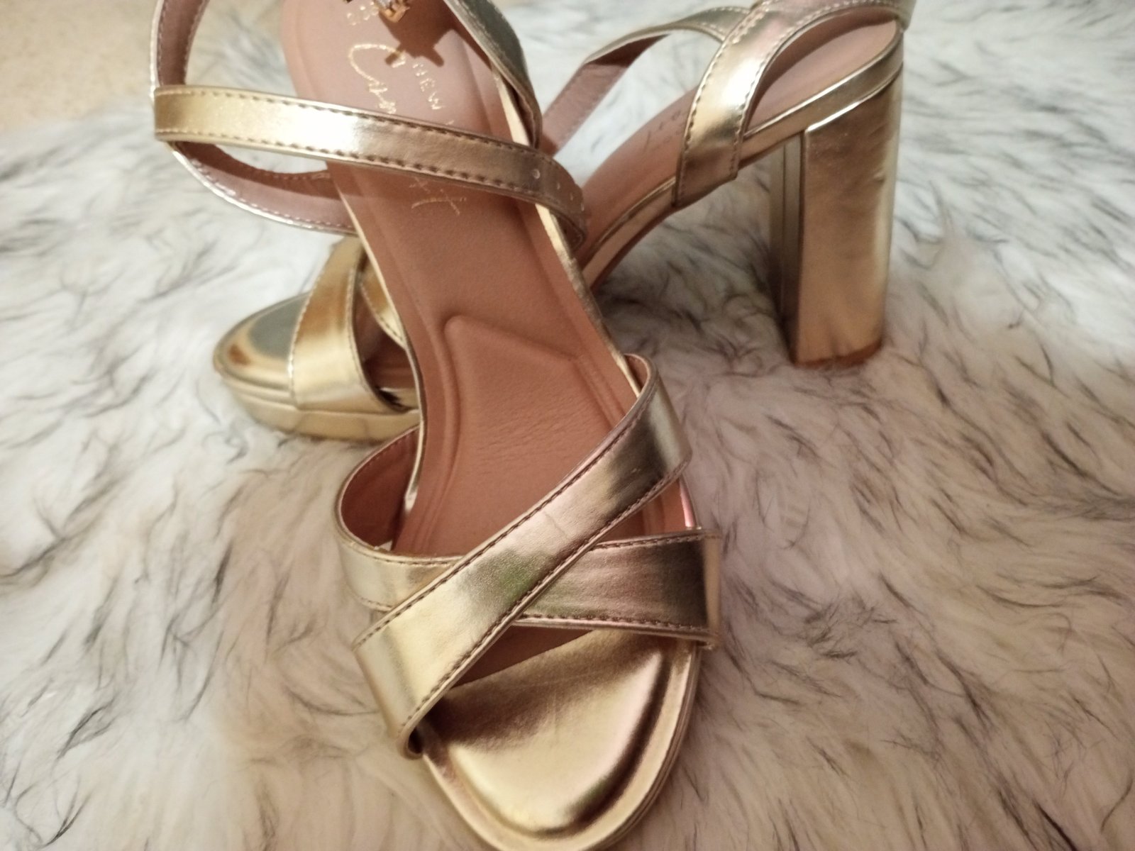 Sandales femme couleur doré, taille 38, jamais portées