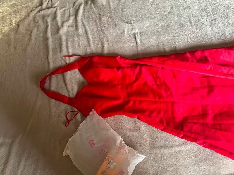 Robe longue rouge à col halter, prix negociable