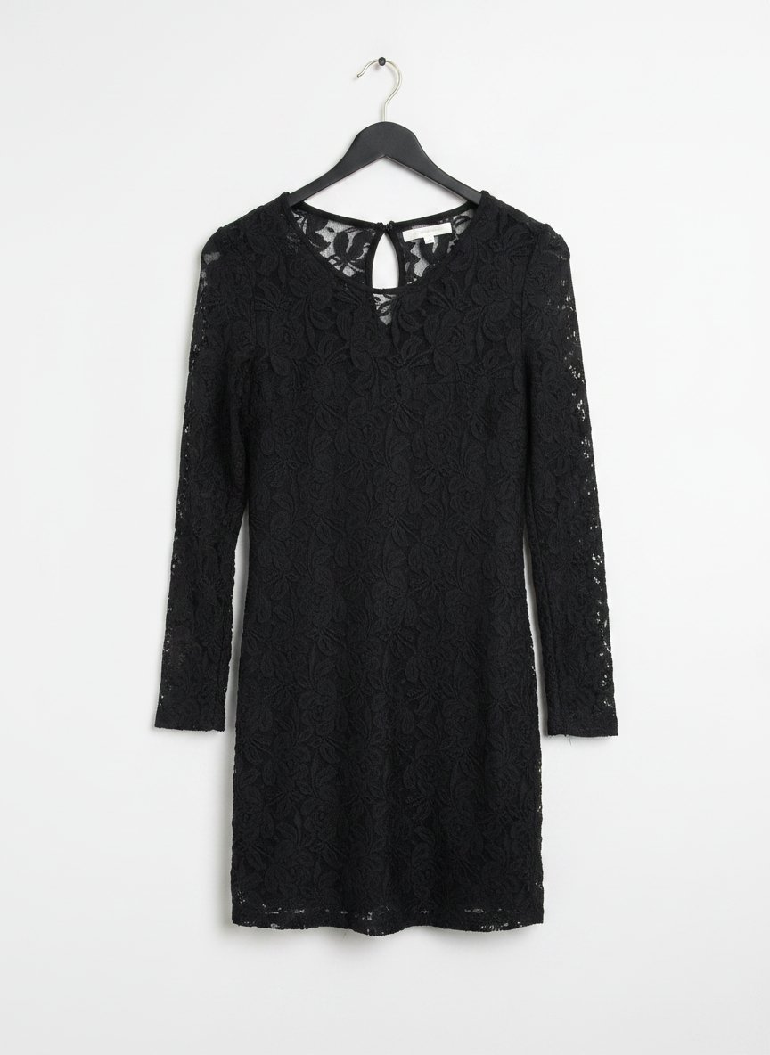 Robe courte en dentelle noire à manches longues