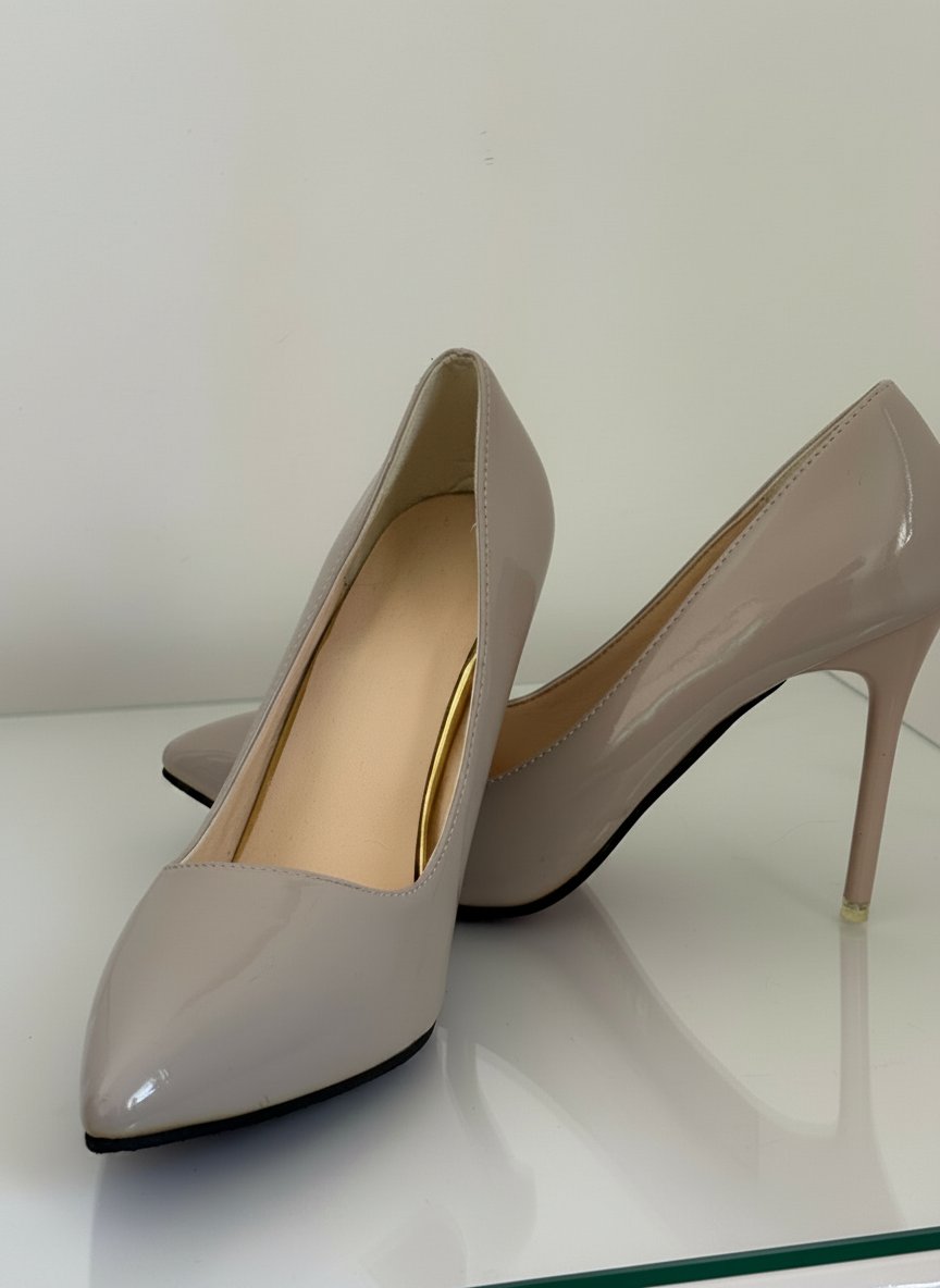 Talon beige vernis