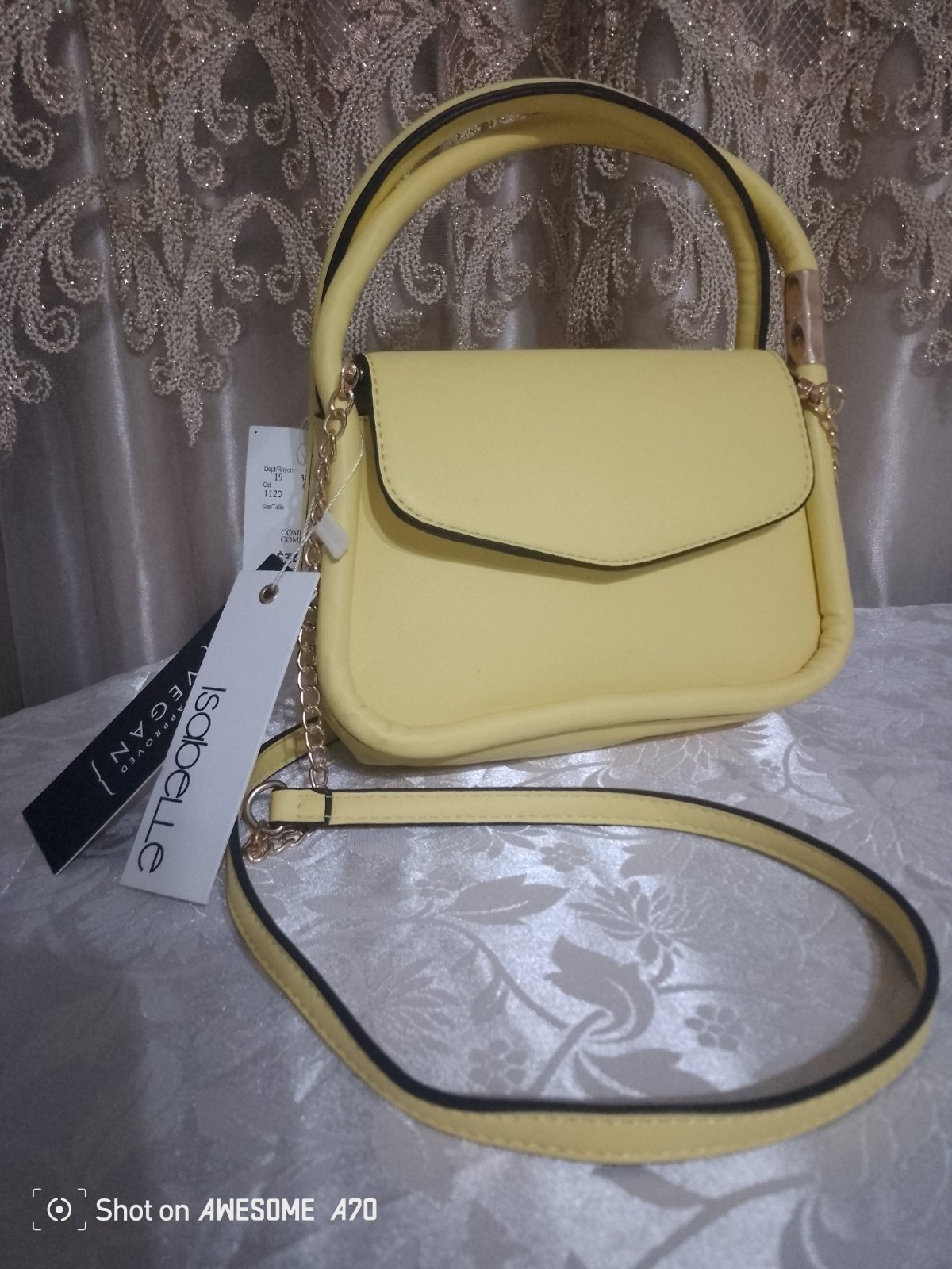 Sac couleur jaune avec ticket 