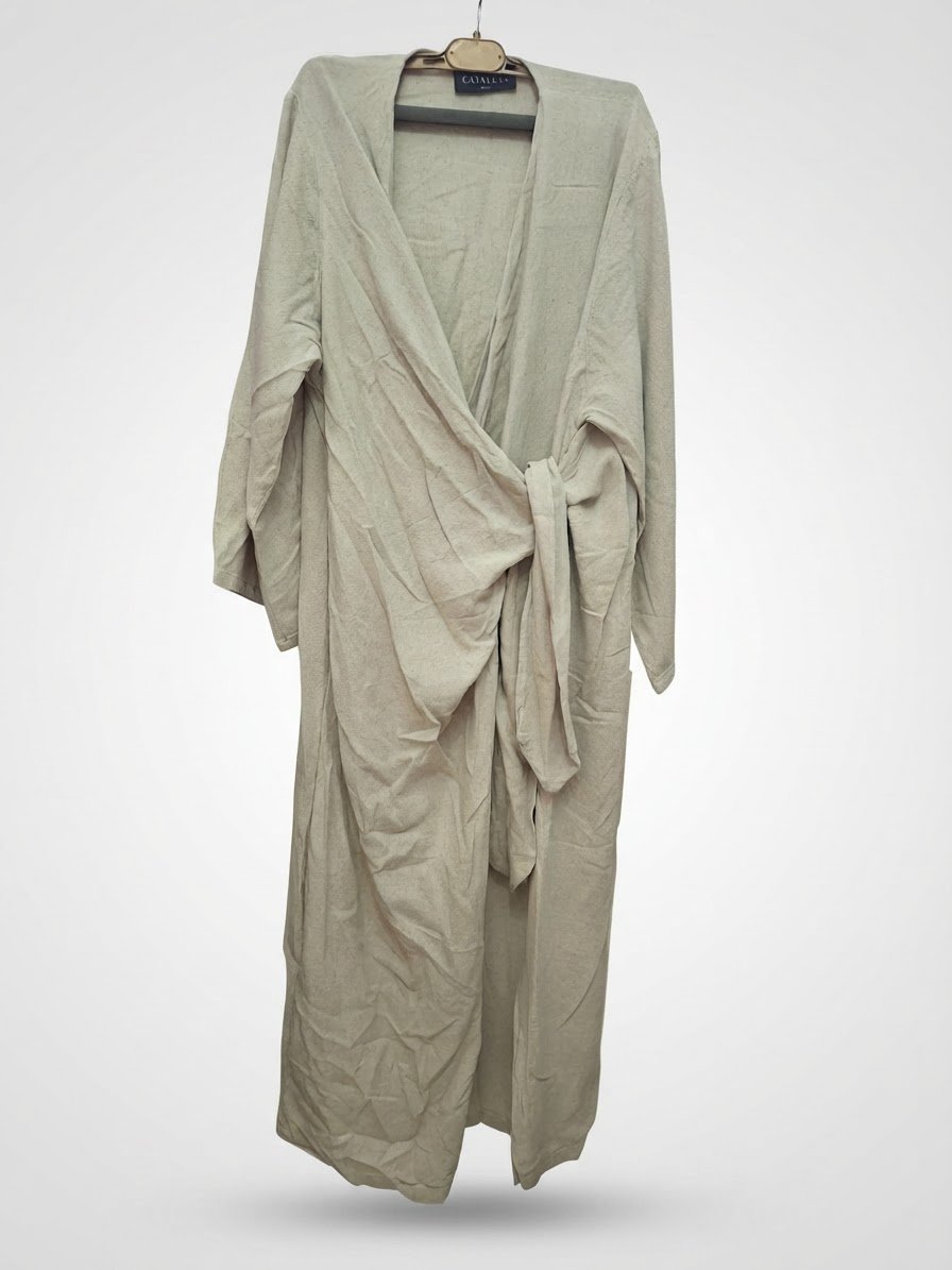 C’est un kimono style abaya croisè 