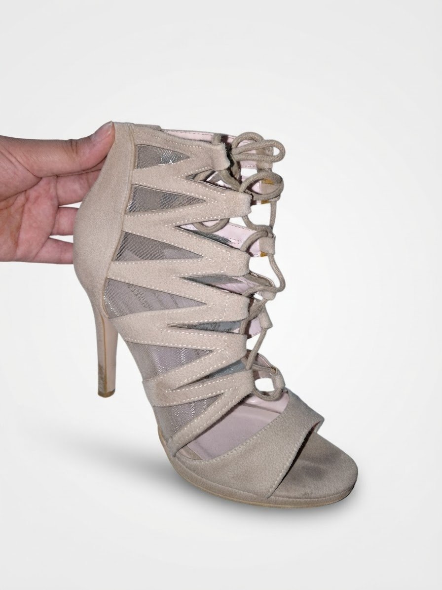 Talon beige  Mais un peu vieux