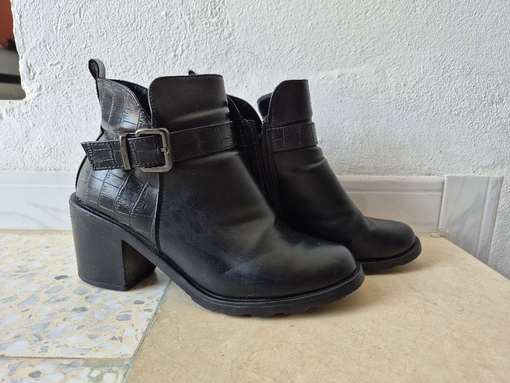Bottines avec boucle