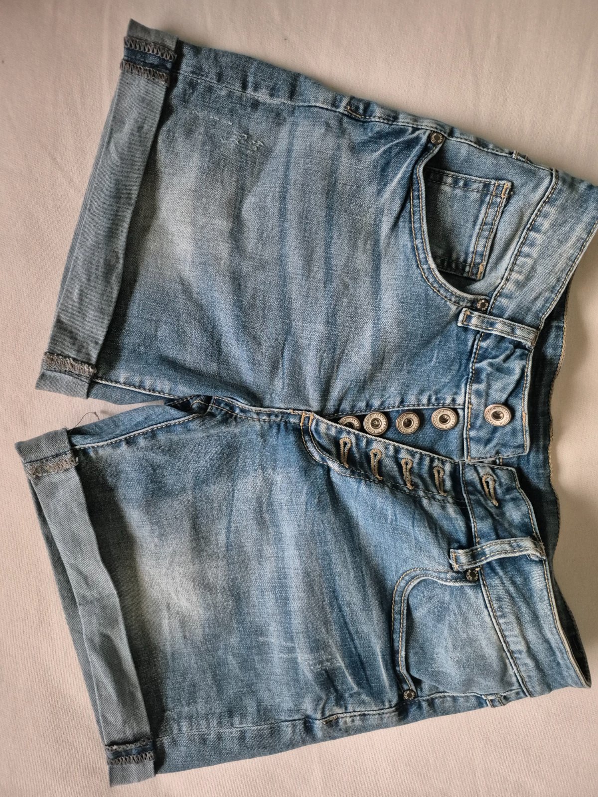 Short jean avec botons