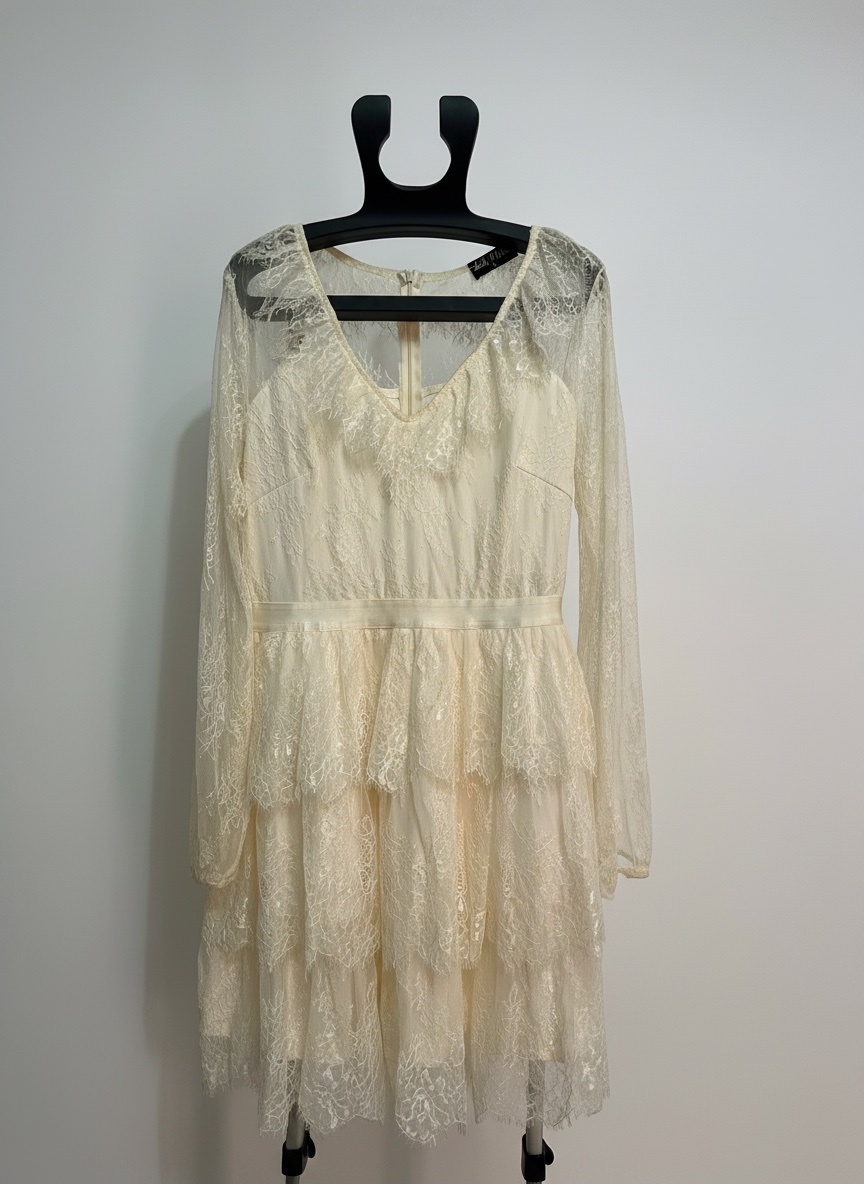 Une robe en dentelle la taille L