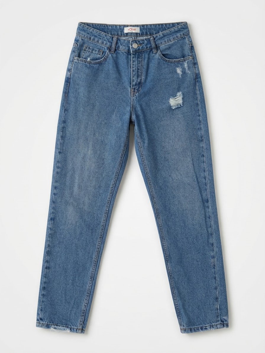 Jeans style "Mom" en denim bleu clair classique, idéal pour un look décontracté et vintage