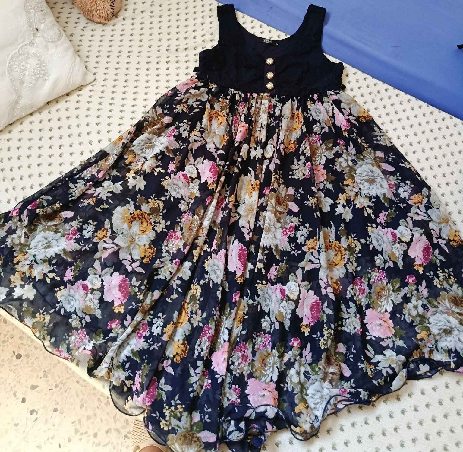 Robe noir fleurie