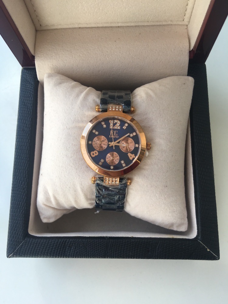 montre Enzo authentique neuf jamais porte plastifié 