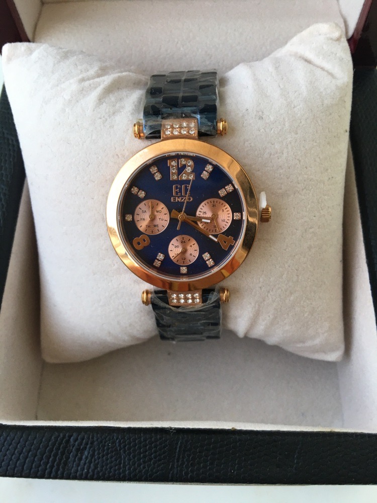 montre ENZO authentique neuf jamais porte plastifié acheté à 3/9/9 dt 