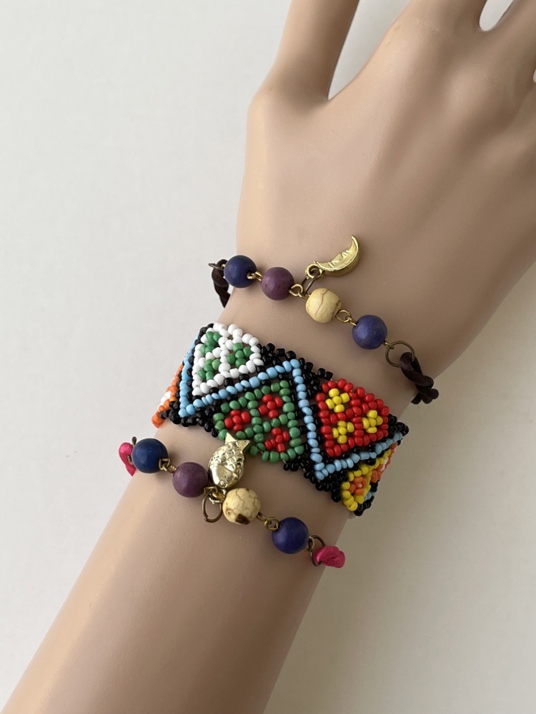 trois magnifiques bracelets multicolores 