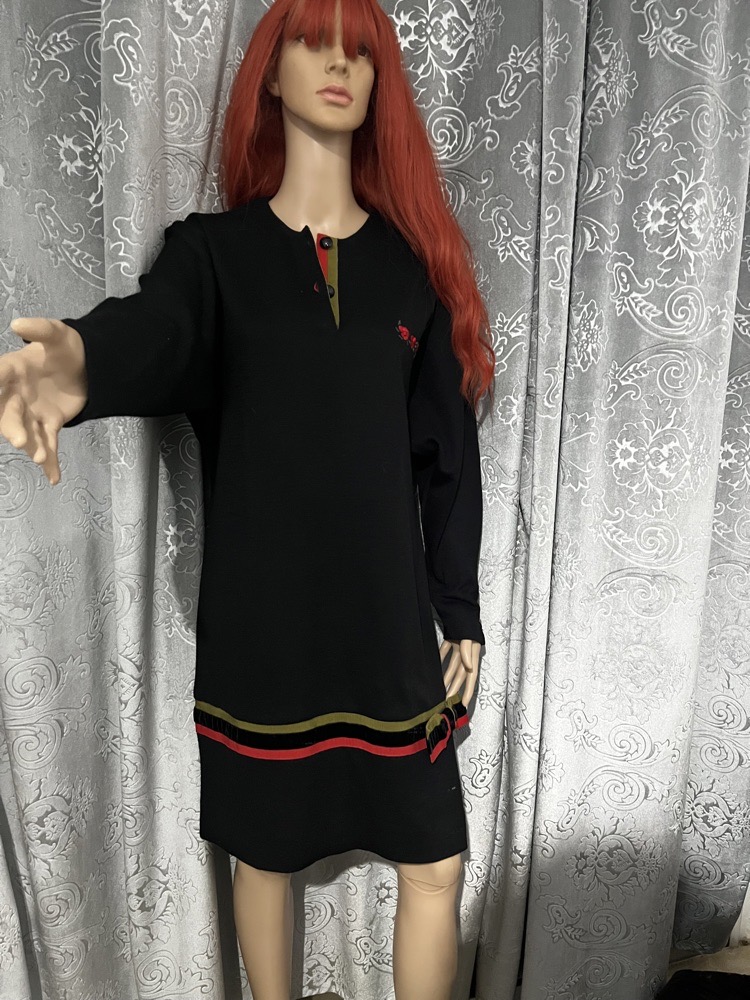 robe style GUCCI  a des manches bouffante 