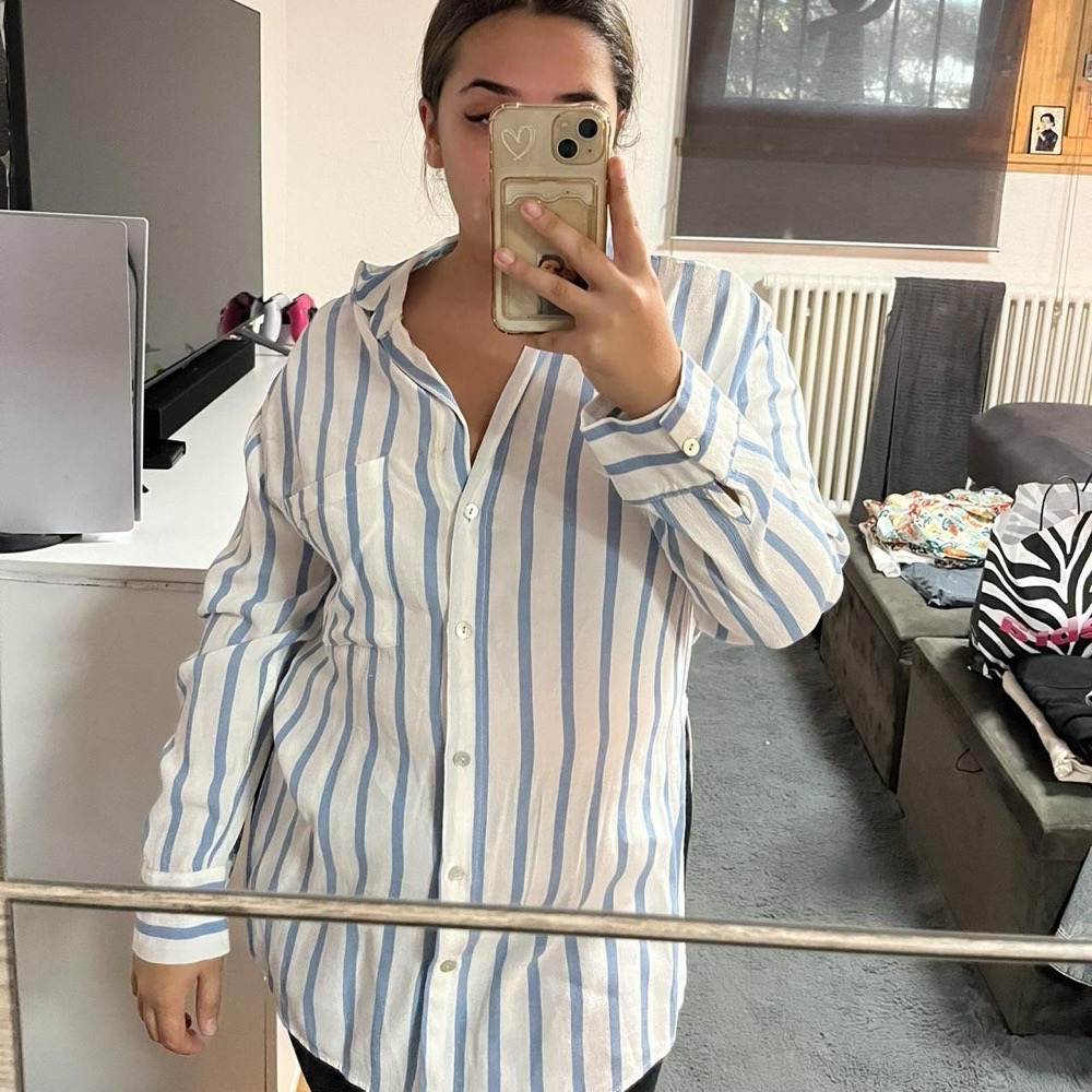 chemise over size à rayures tt neuf porte une seule fois wlh chritha à 130 