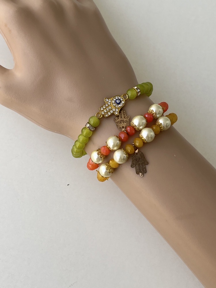 trois jolies bracelets en perle 