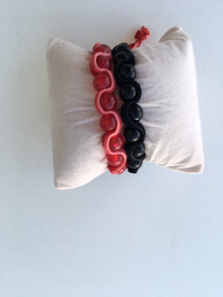 lot de deux bracelets taille réglable neuf jamais porte 
