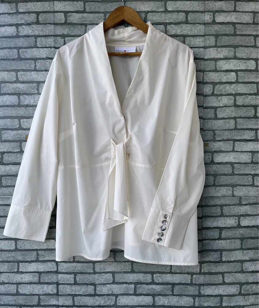 magnifique chemise grand taille taille 18 sur 20 convient à la taille 44