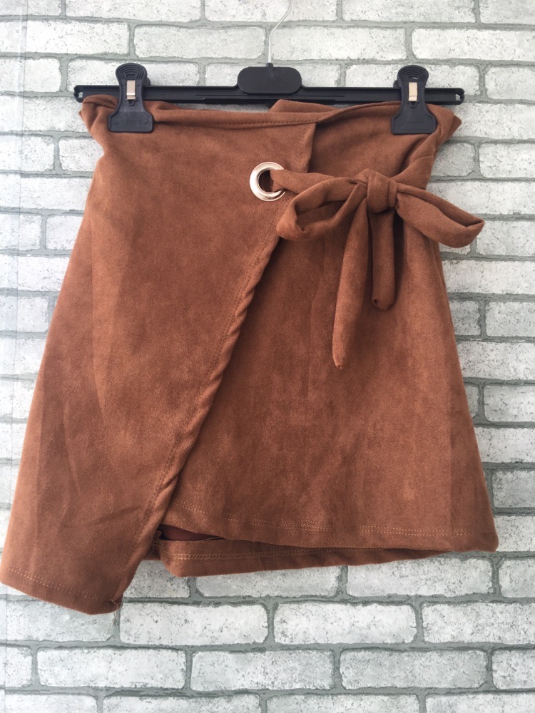 très jolie jupe camel de la marque mode 