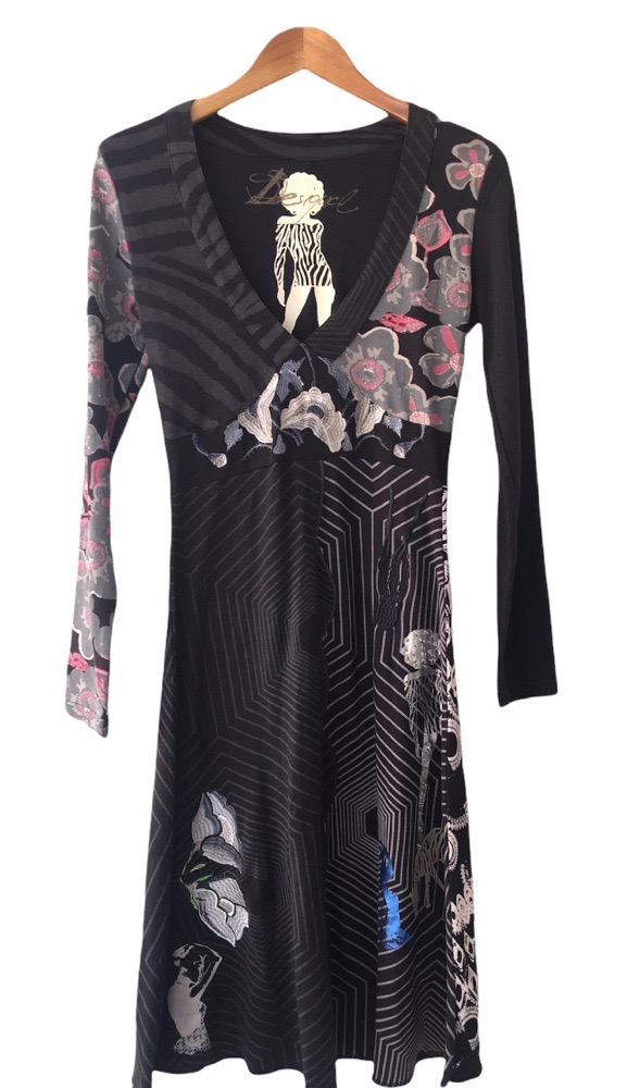 très belle robe desigual en très bonne état