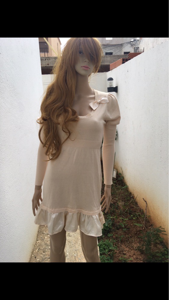 très magnifique robe à manches bouffantes 