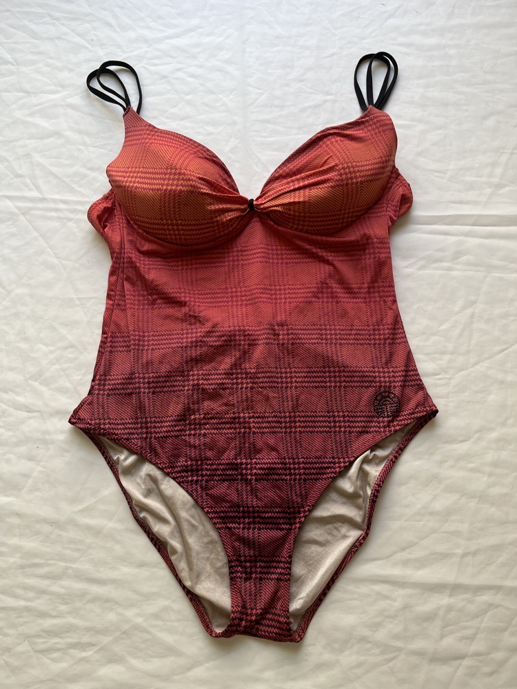 maillot de bain 🩱 rembourrés tt neuf 