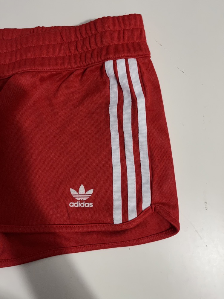 short rouge ADIDAS tt neuf 