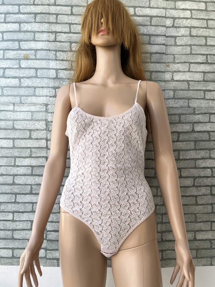body string dentelle