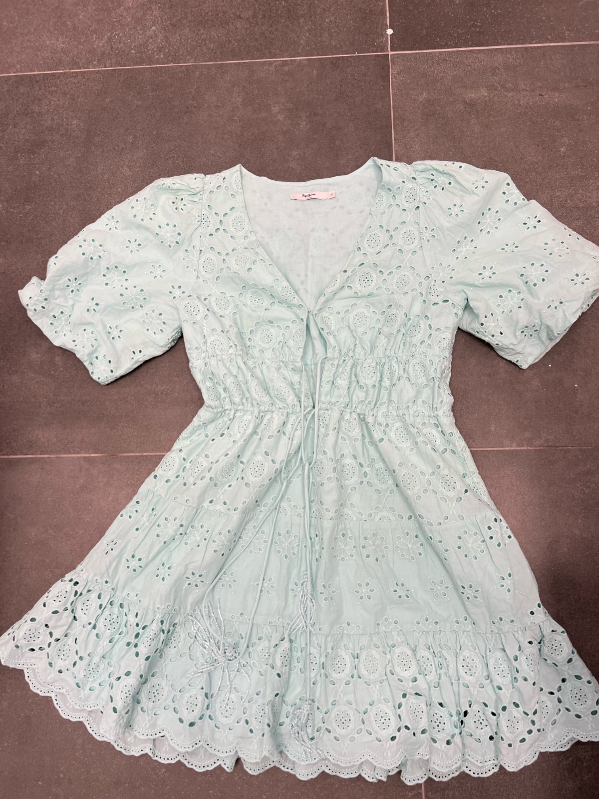 Tres jolie robe courte 