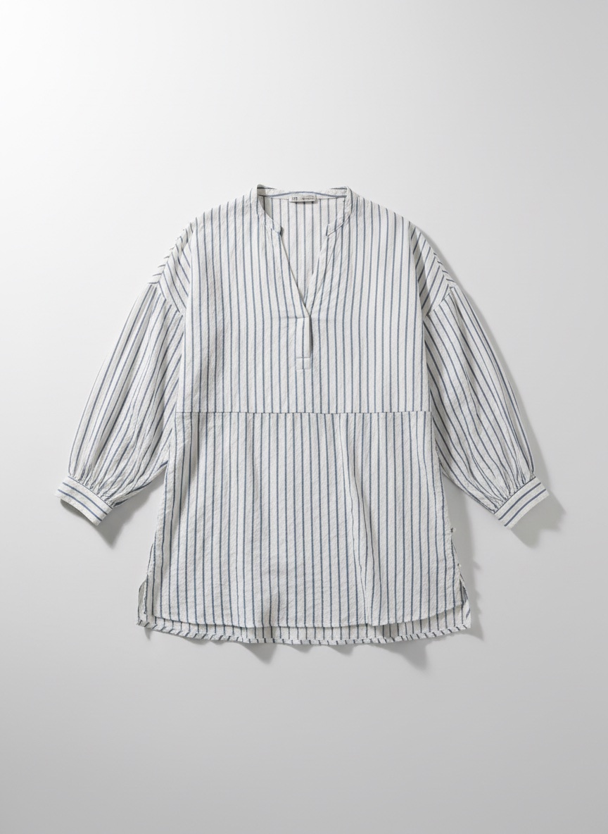 Chemise ZARA style oversize , tissu kamraya , couleur blanche et bleu marine ,
