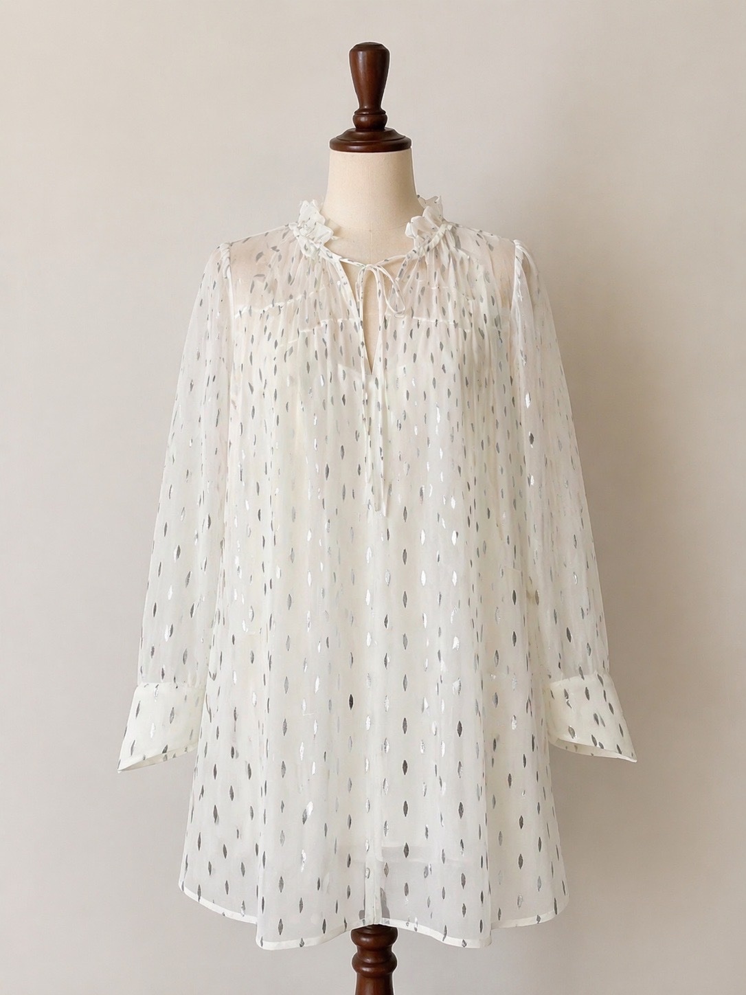 Robe pour femme style tunic blanche avec motif argenté brillant
