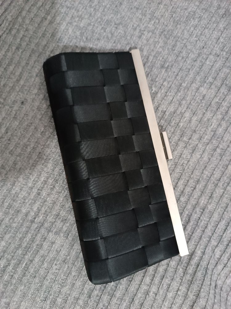 Tres jolie pochette noire