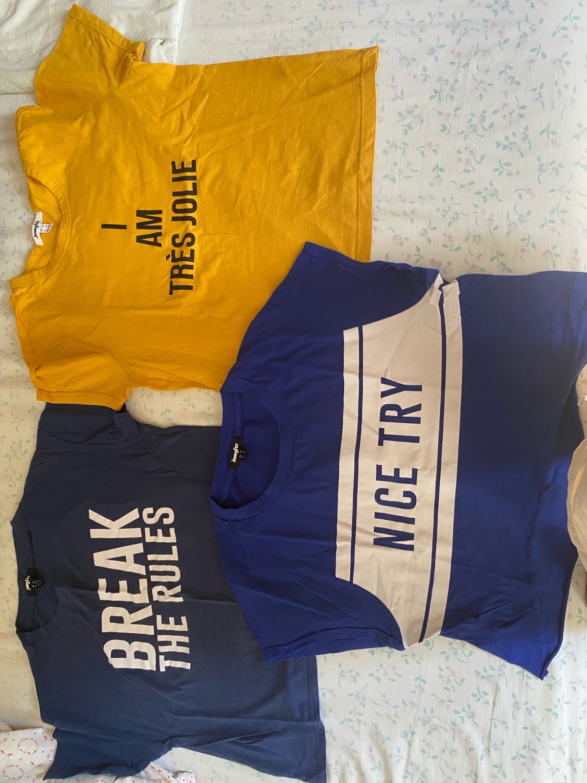 Je vends mes 3 t shirt Jennyfer a bas prix  😍