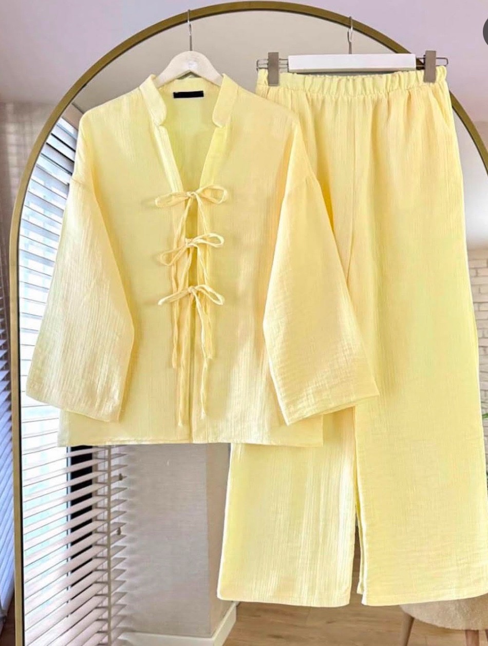 Ensemble jaune