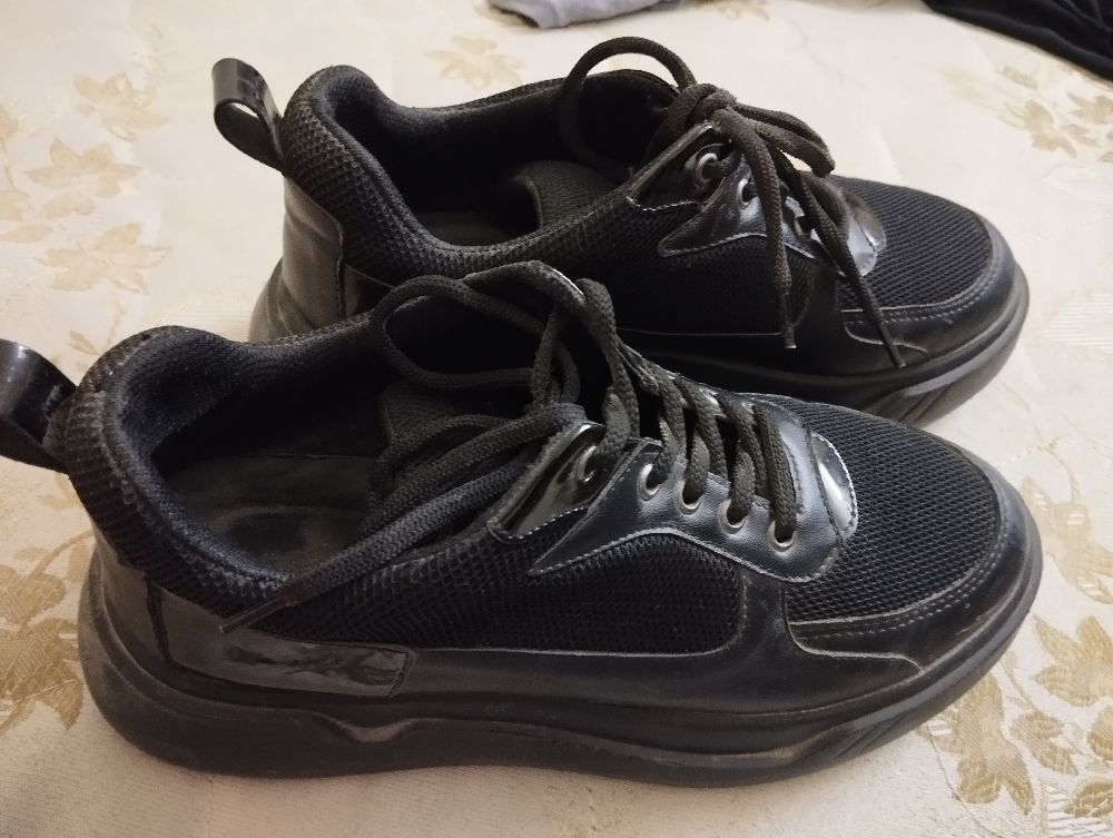 Baskets noire 