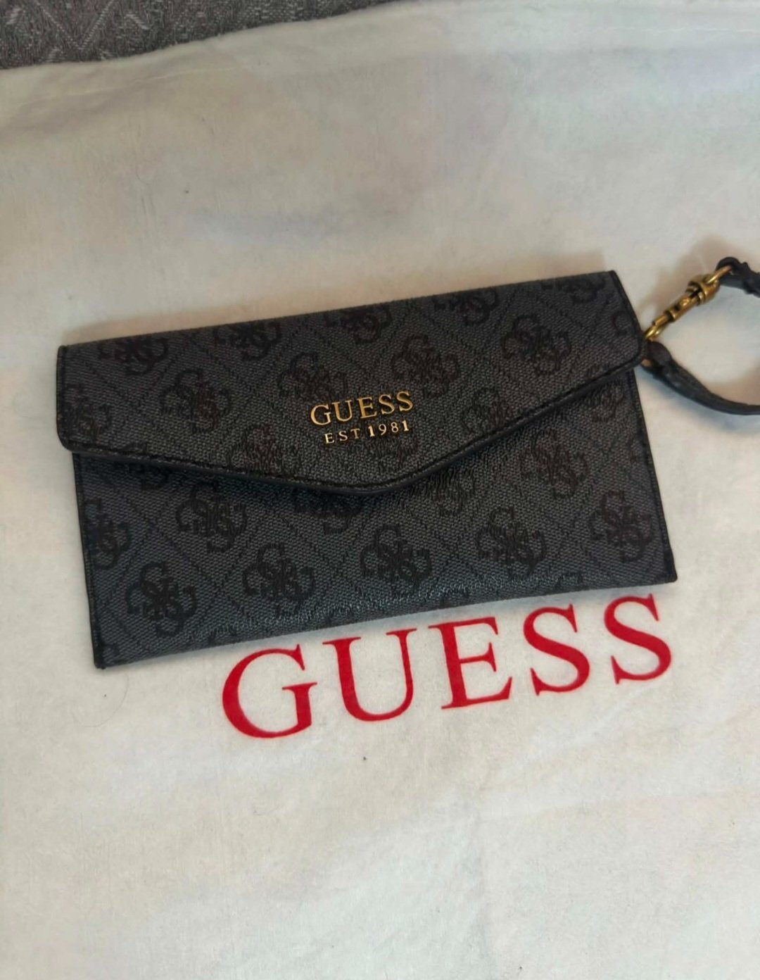 Porte feuille guess authentique tt neuf