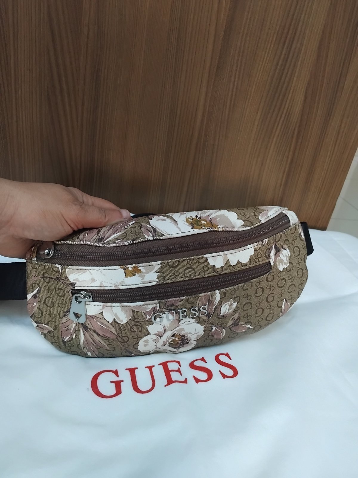 Sac banane guess authentique monogramme tt neuf
