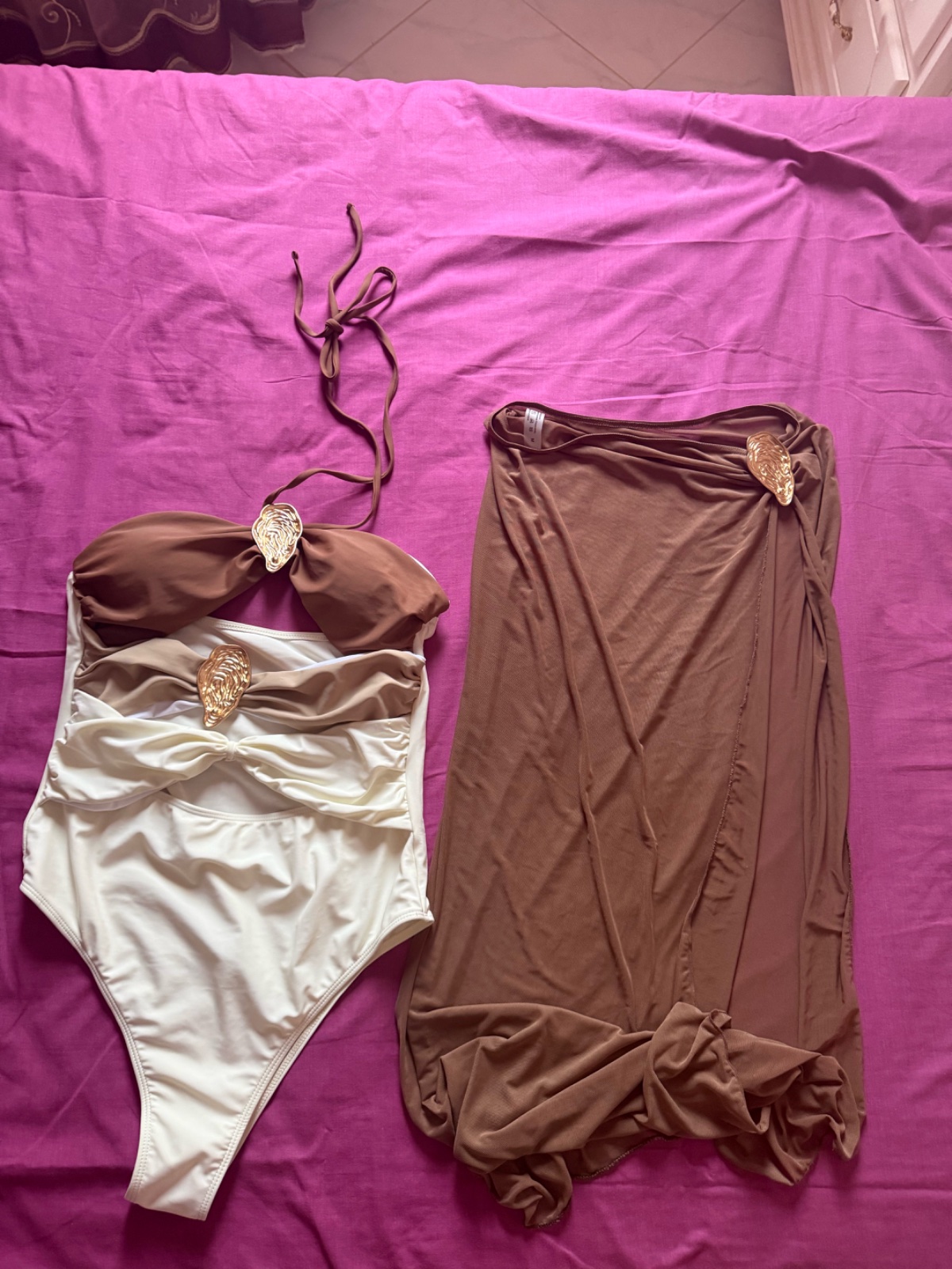 Maillot de bain 1 piece avec son cache