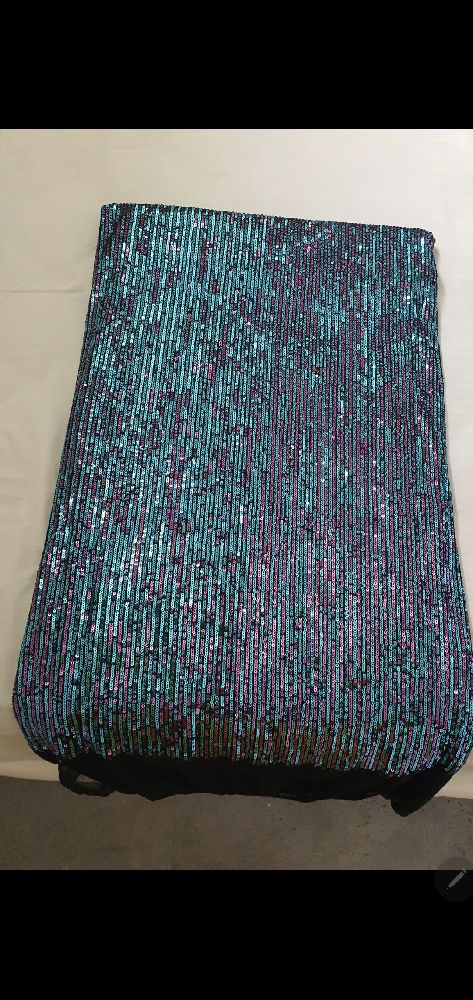 tissu en paillettes turquoises et roses