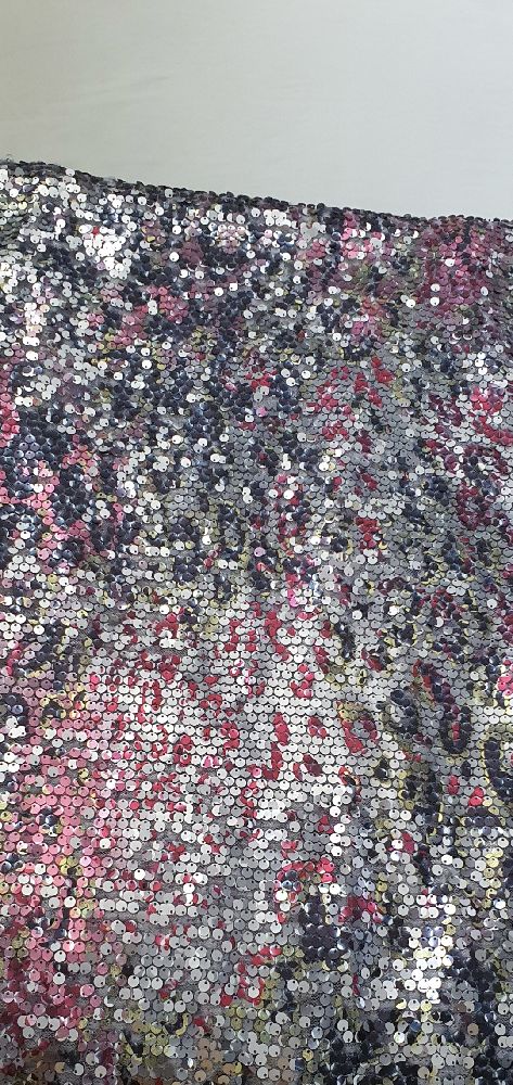 tissu en paillettes sur tulle