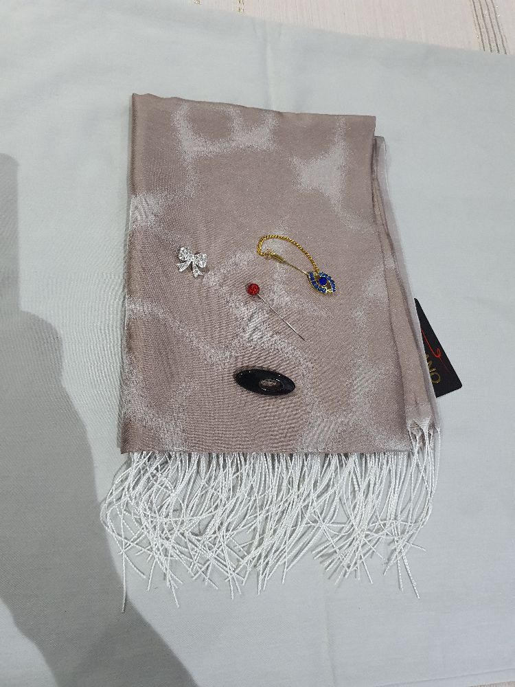 écharpe avec attaches-foulard 