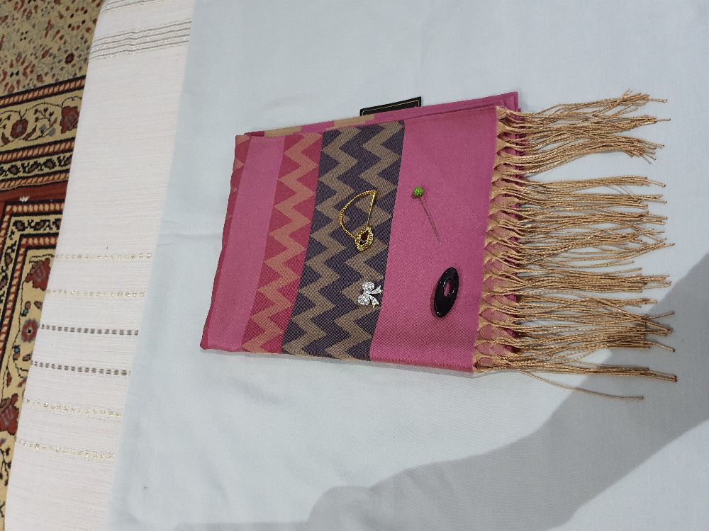écharpe avec attaches-foulard 