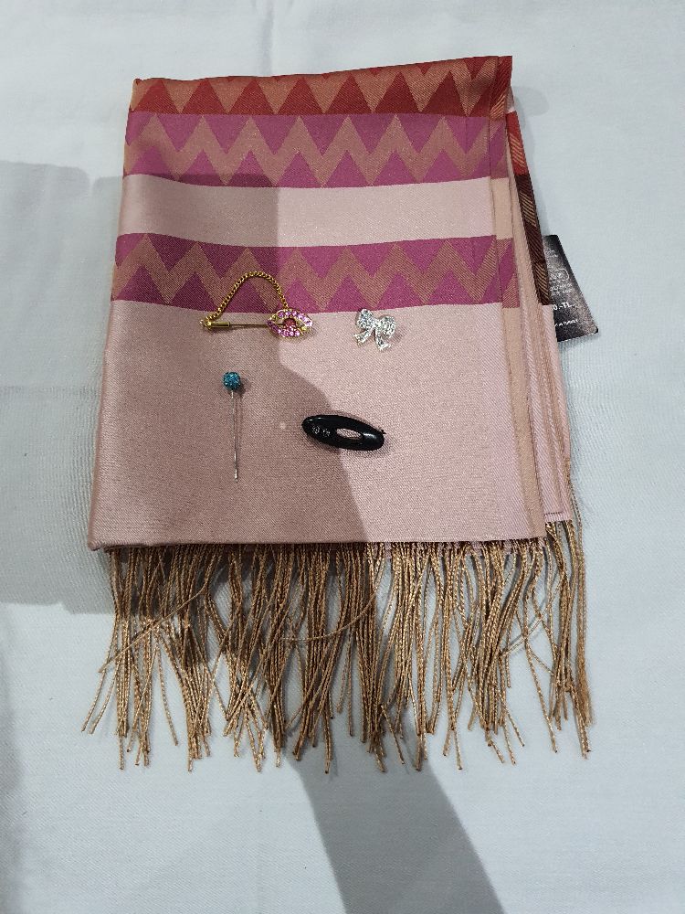 écharpe avec attaches-foulard 