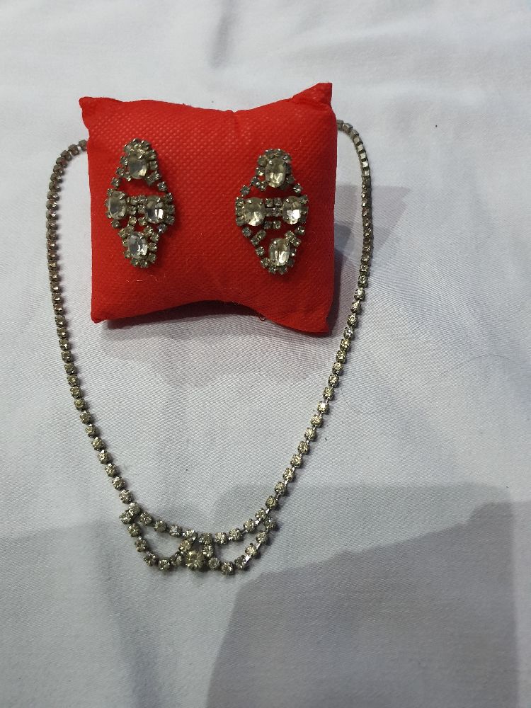 collier et boucles d'oreilles femme 