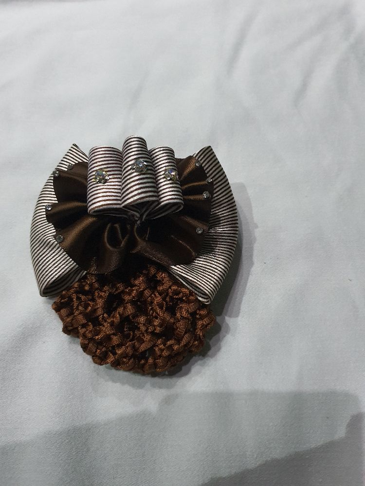 attache-cheveux marron