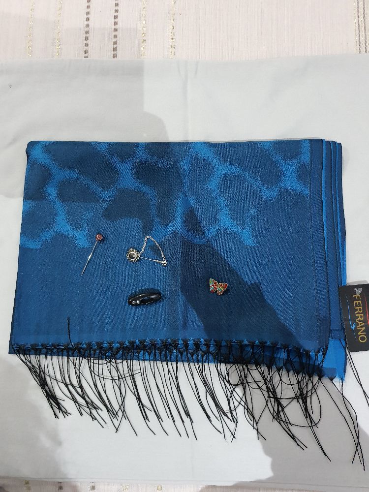 écharpe avec attaches-foulard 