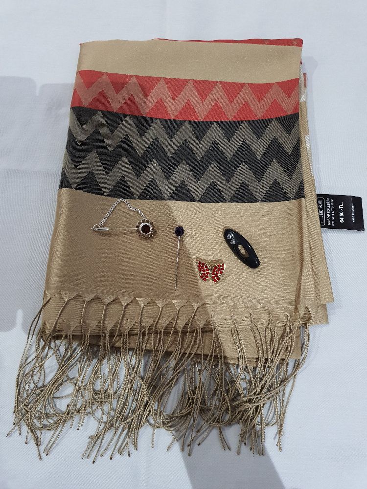 écharpe avec attaches-foulard 