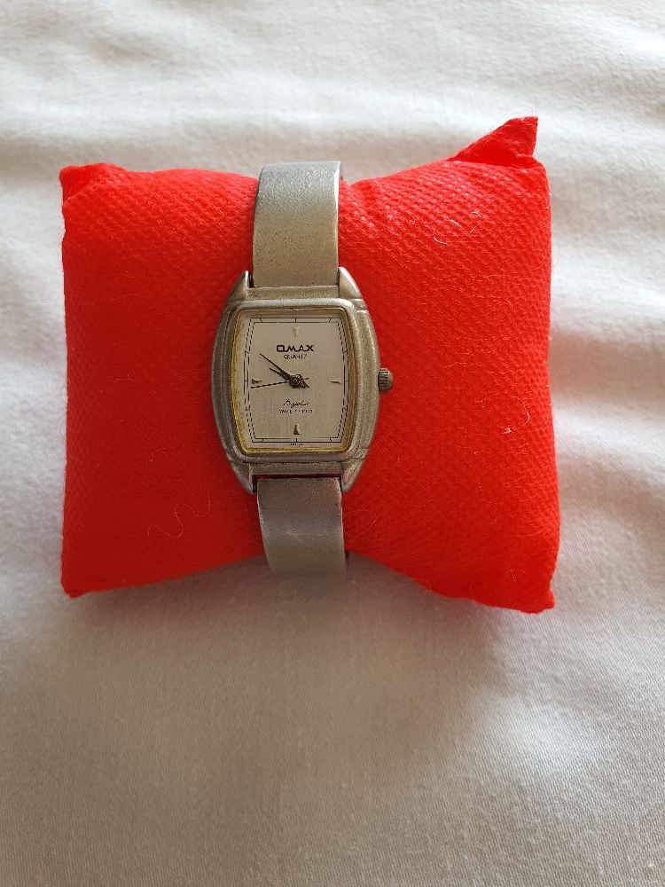montre OMAX femme 