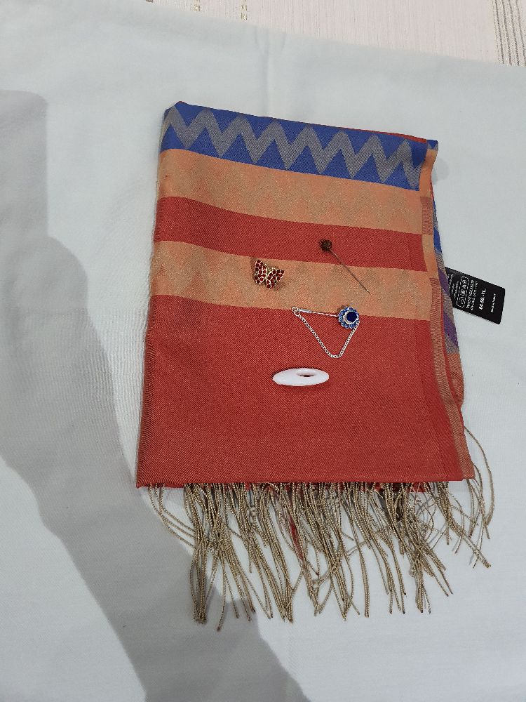 écharpe avec attaches-foulard 