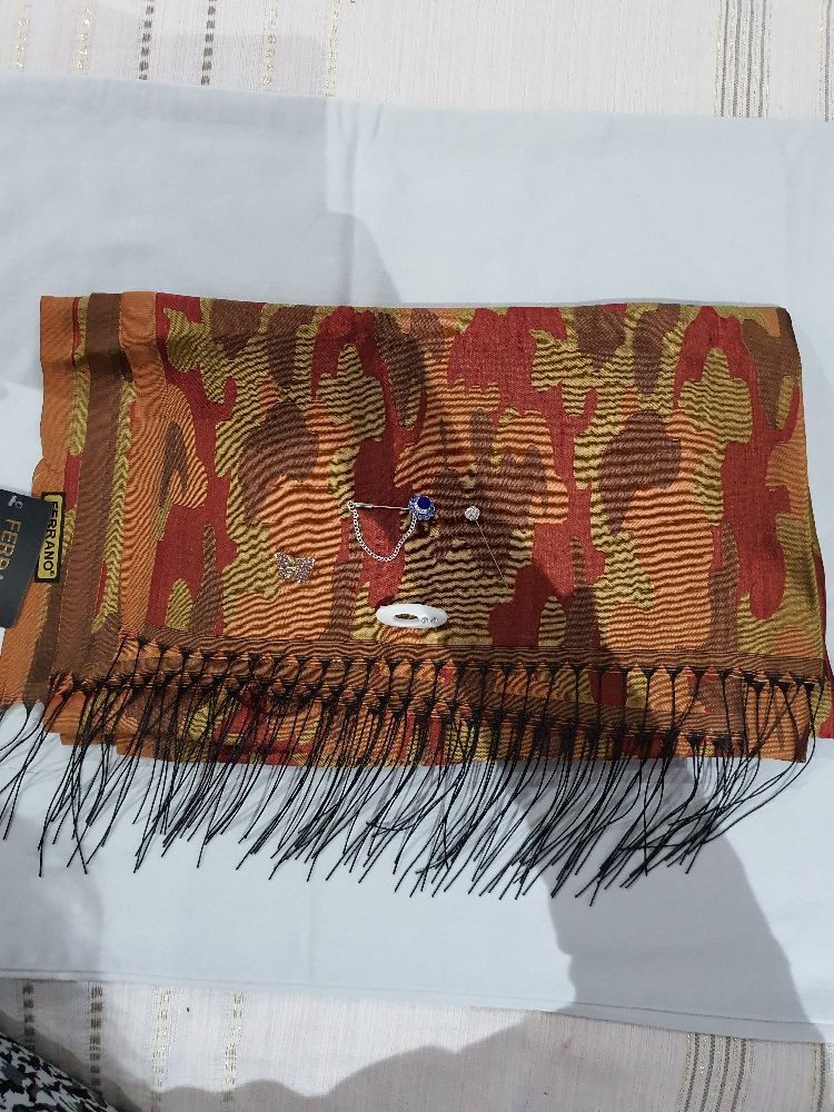 écharpe avec attaches-foulard 